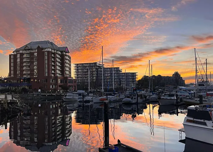 Coast Victoria Hotel & Marina By Apa