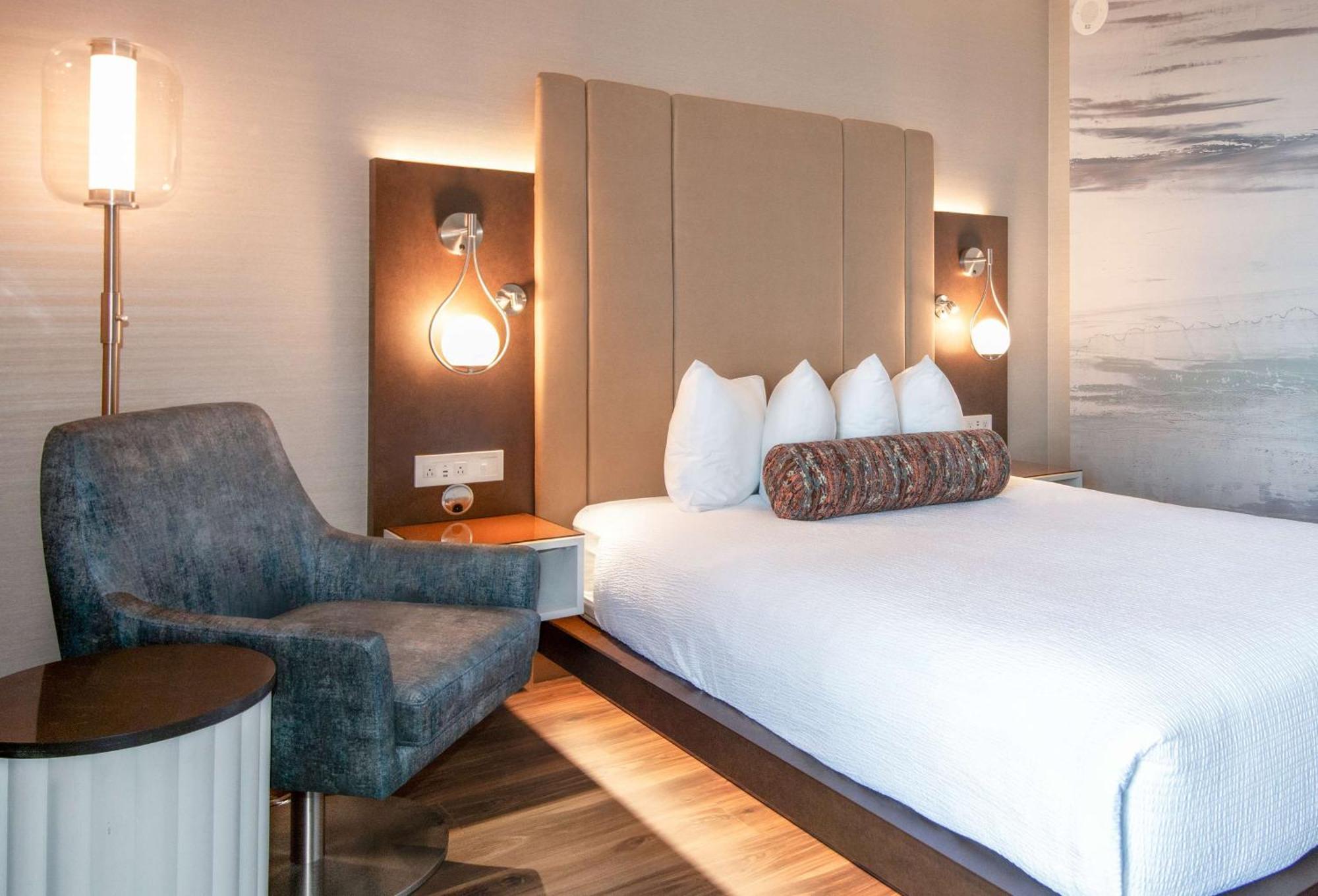 Coast & Marina By Apa 4* Victoria